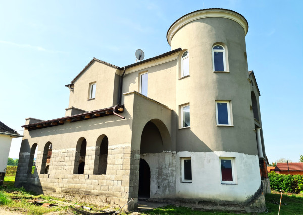 NA PREDAJ - Vila, v obci Moča, okr. Komárno s výhľadom na Dunaj.