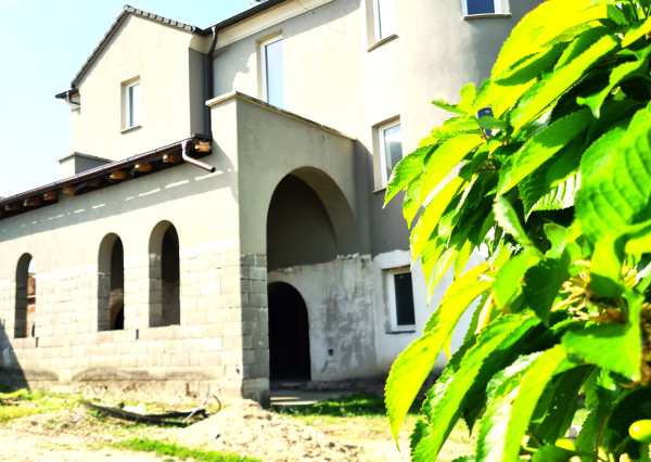 NA PREDAJ - Vila, v obci Moča, okr. Komárno s výhľadom na Dunaj.
