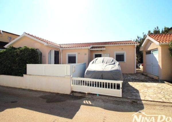 Bungalov, 5i, 94 m2, len 40 m od mora, ostrov Vir.