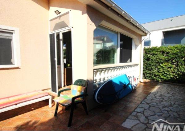 Bungalov, 5i, 94 m2, len 40 m od mora, ostrov Vir.