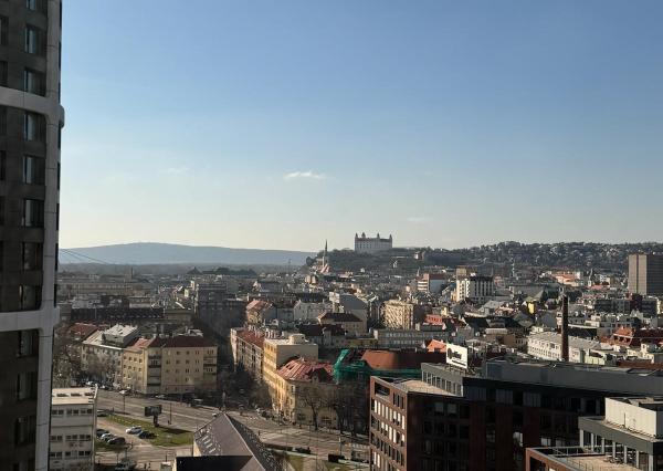Prenájom: Sky Park 2-izbový byt s výhľadom na hrad