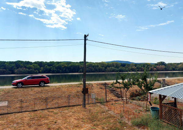 NA PREDAJ - Vila, v obci Moča, okr. Komárno s výhľadom na Dunaj.
