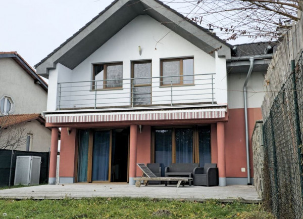 Predaj I Rodinný dom s terasou a záhradou v Rovinke