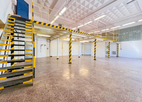 Prenájom | Polyfunčkný objekt 510 m² so skladom, Lietavská Lúčka