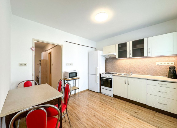 Prenájom | 2-izbový byt po rekonštrukcii s balkónom, Martin - Priekopa