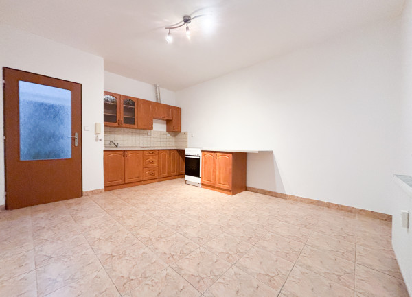 Prenájom | 2-izbovy byt s parkovaním, KNM