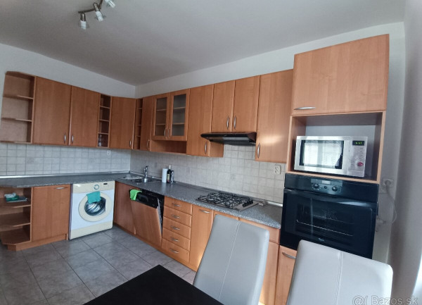 PRENÁJOM 3i, 77 m2 byt s logiou, Líščie Nivy, Ružinov.