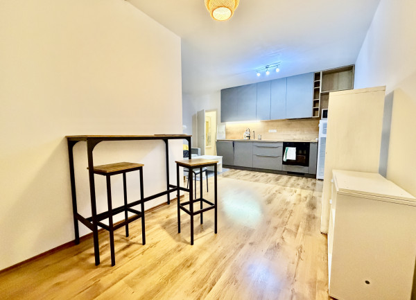 Prenájom 2 izbový byt s veľkým balkónom – Karlova Ves