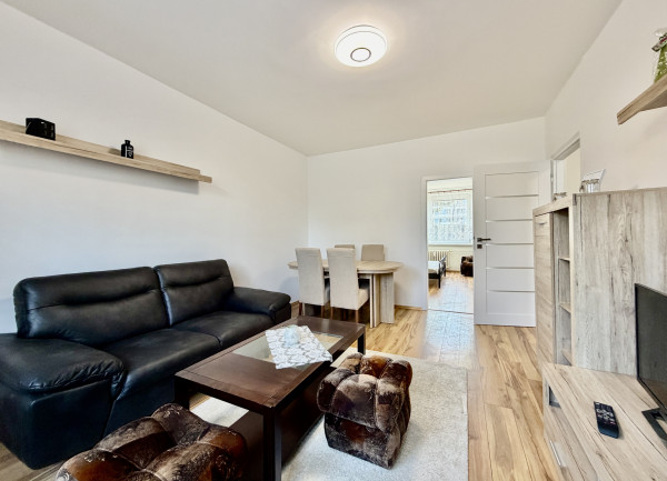 Priestranný 2i byt (56 m²) na prízemí v tichom Ružinove