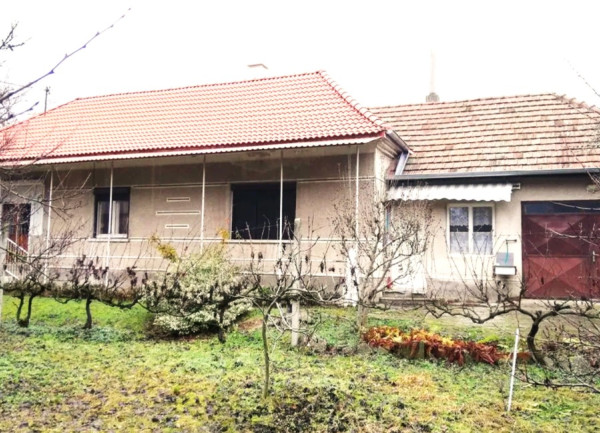 NA PREDAJ – 3i, 150 m2, pozemok 1 239 m2, obec Moča, okr. Komárno.