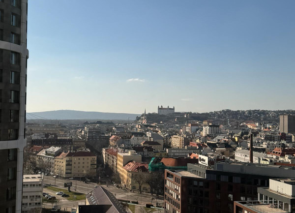 Prenájom: Sky Park 2-izbový byt s výhľadom na hrad